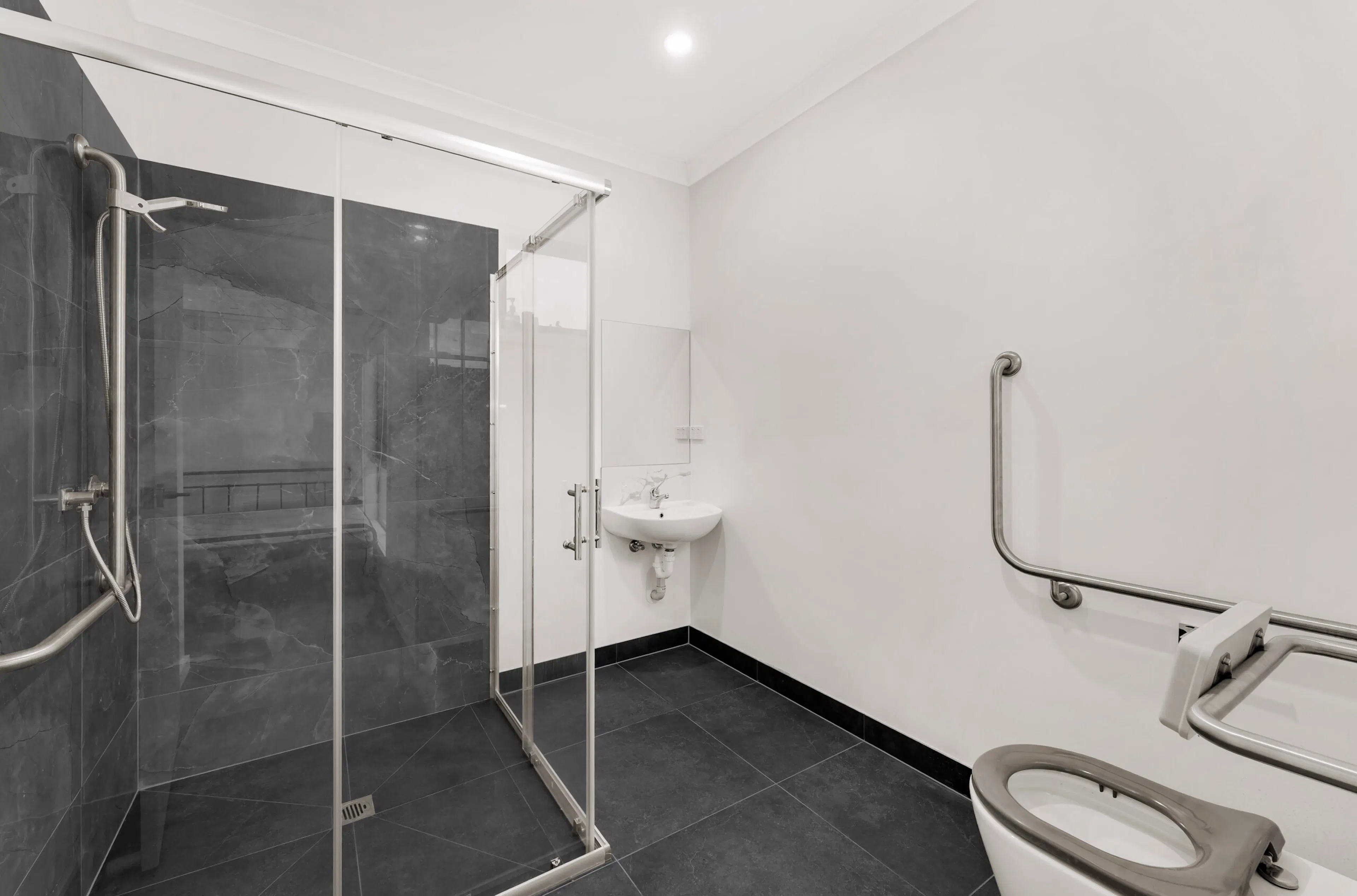 Single Room Ensuite BATHROOM 2
