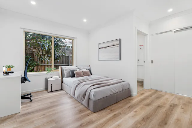 Single En-Suite room image 2