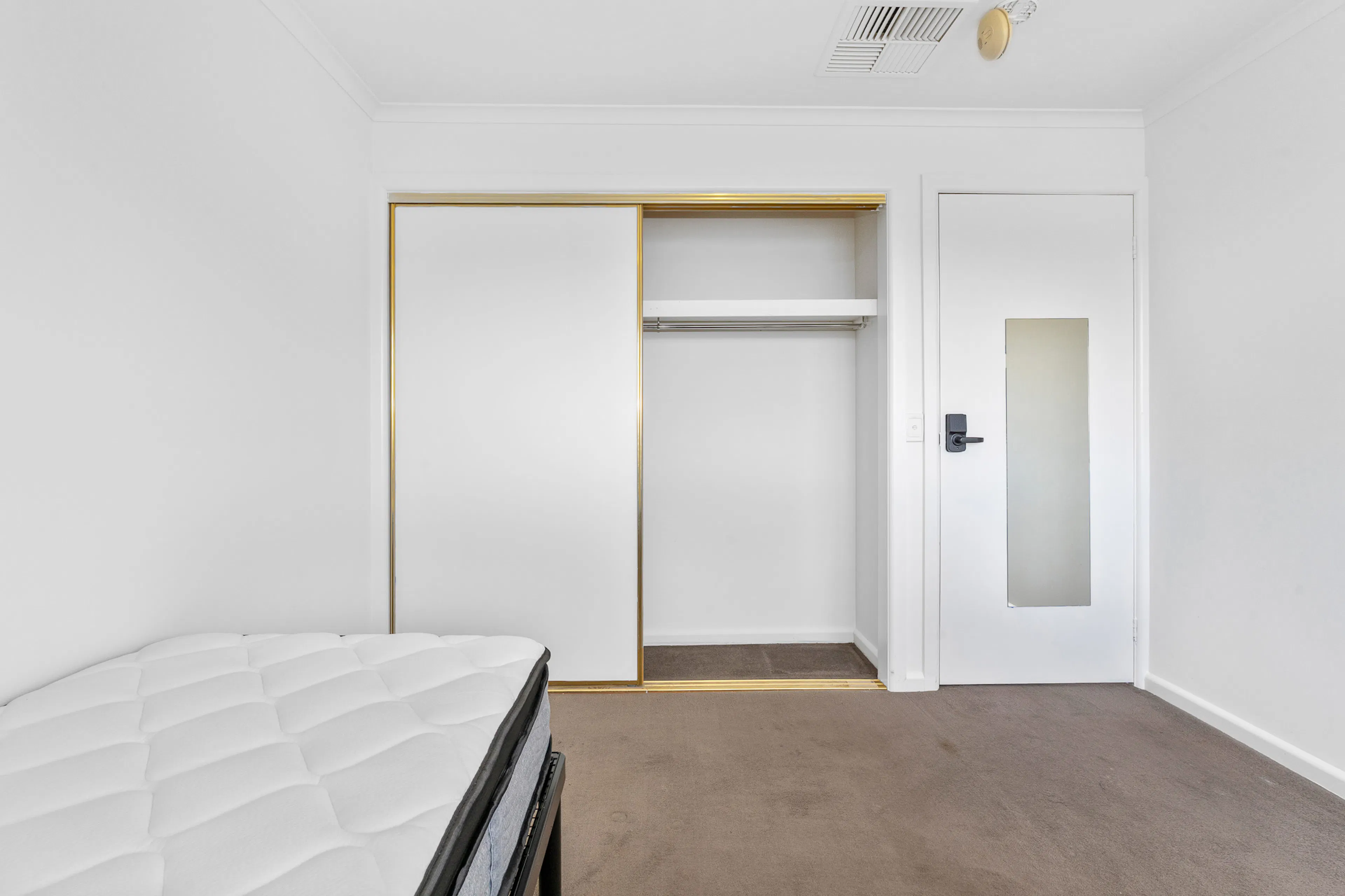 Single Room ROOM 2