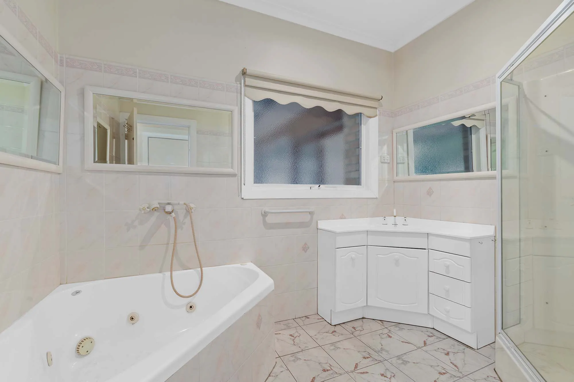 Single Room BATHROOM 2