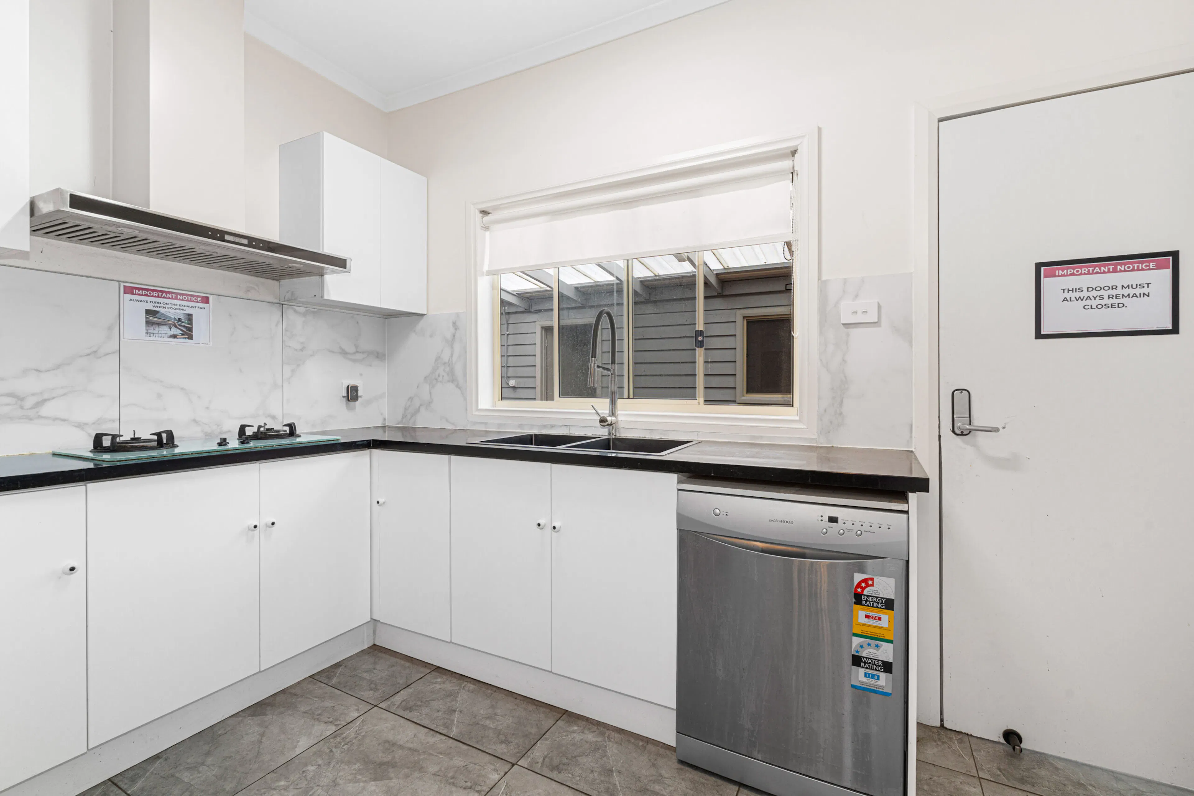 Single Room KITCHEN 3