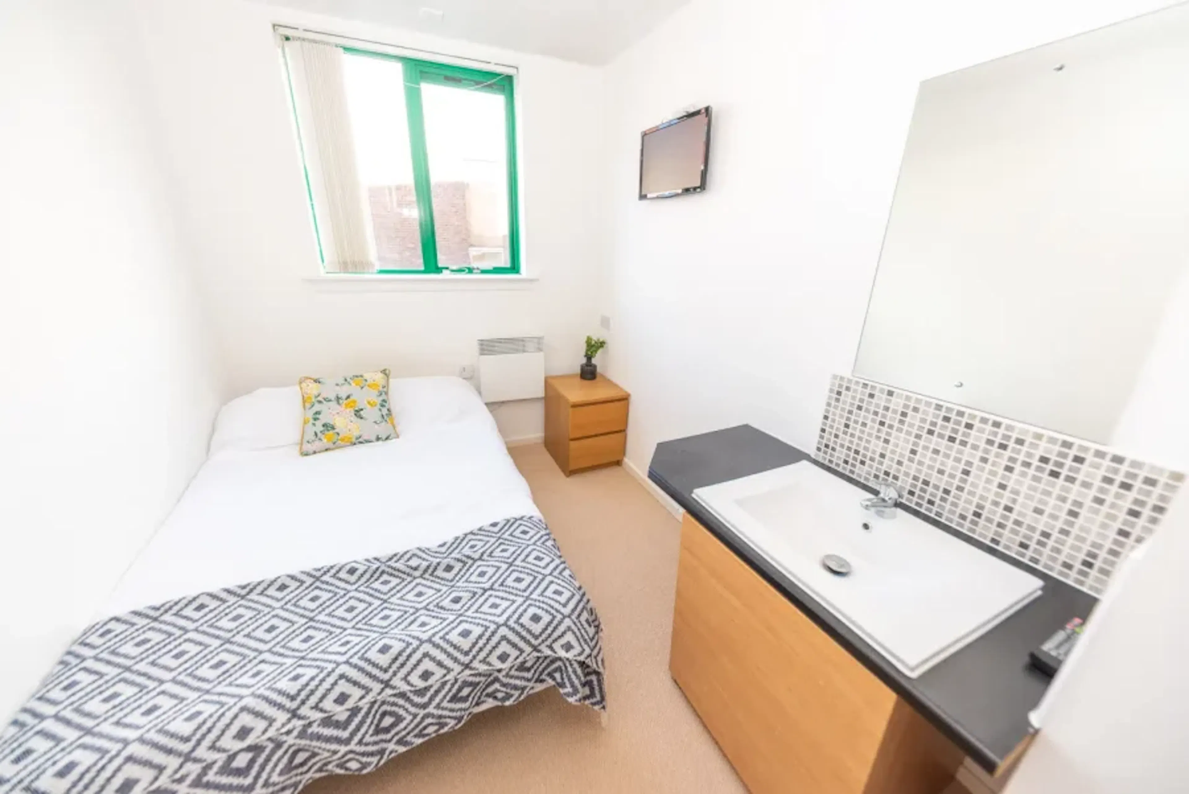 Single Room ROOM 4