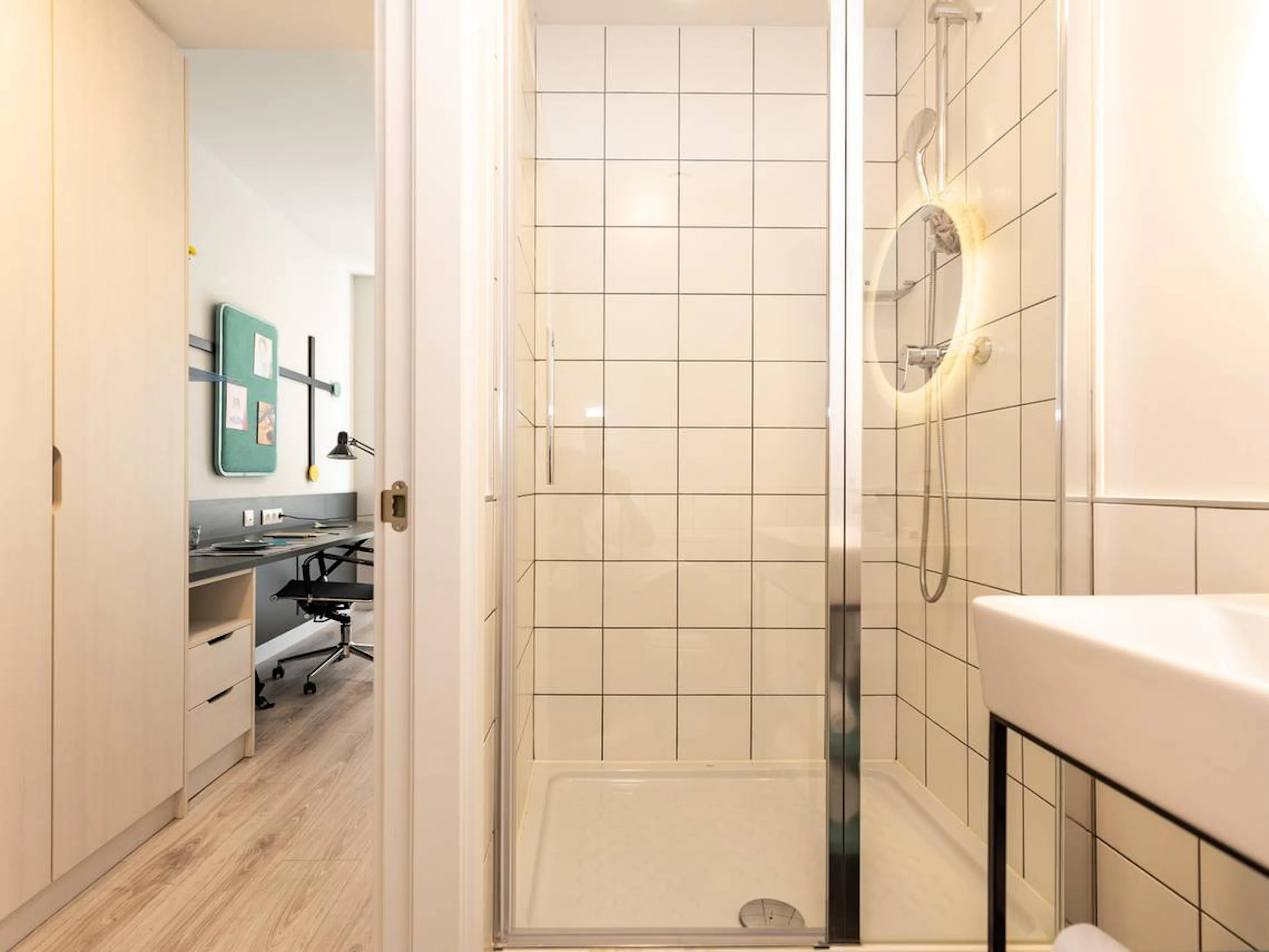 Single Standard BATHROOM 4