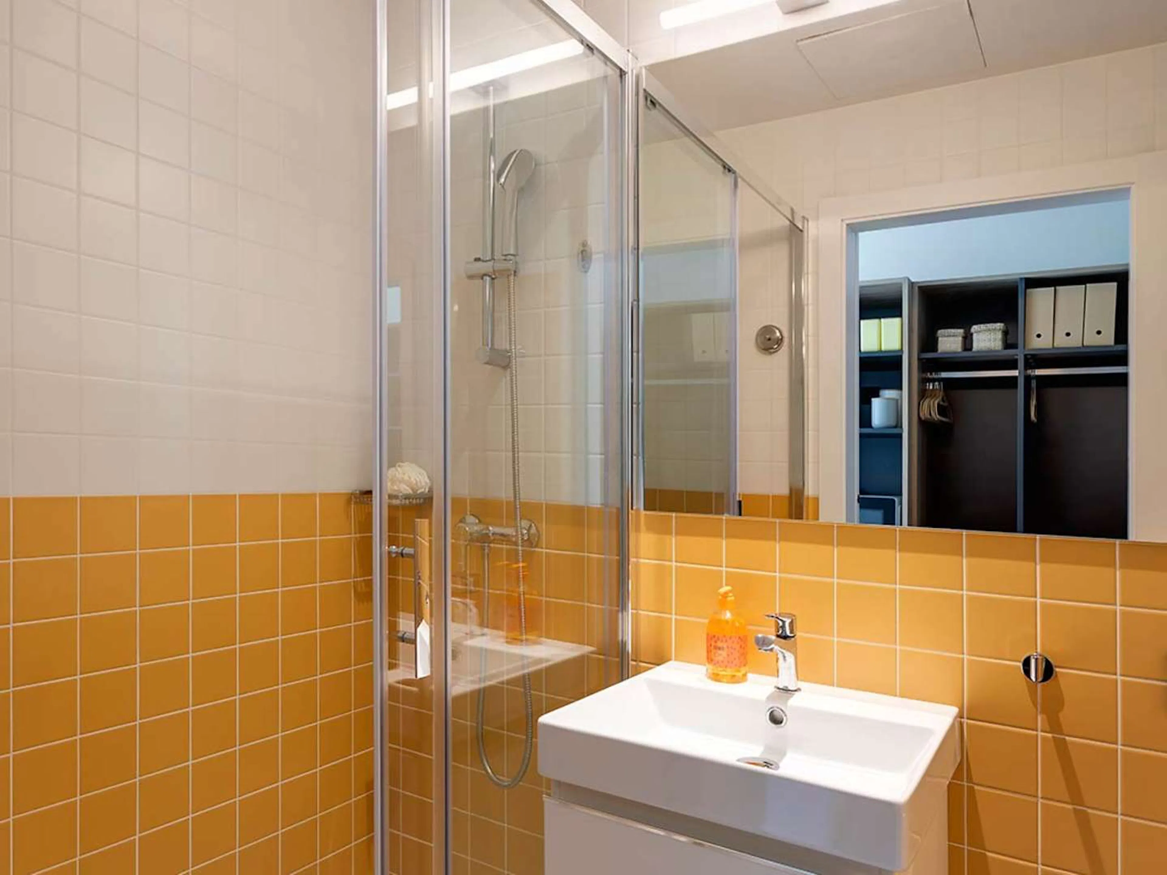 Single + BATHROOM 2