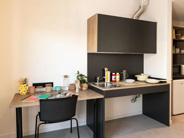 Single + with kitchen room image 2