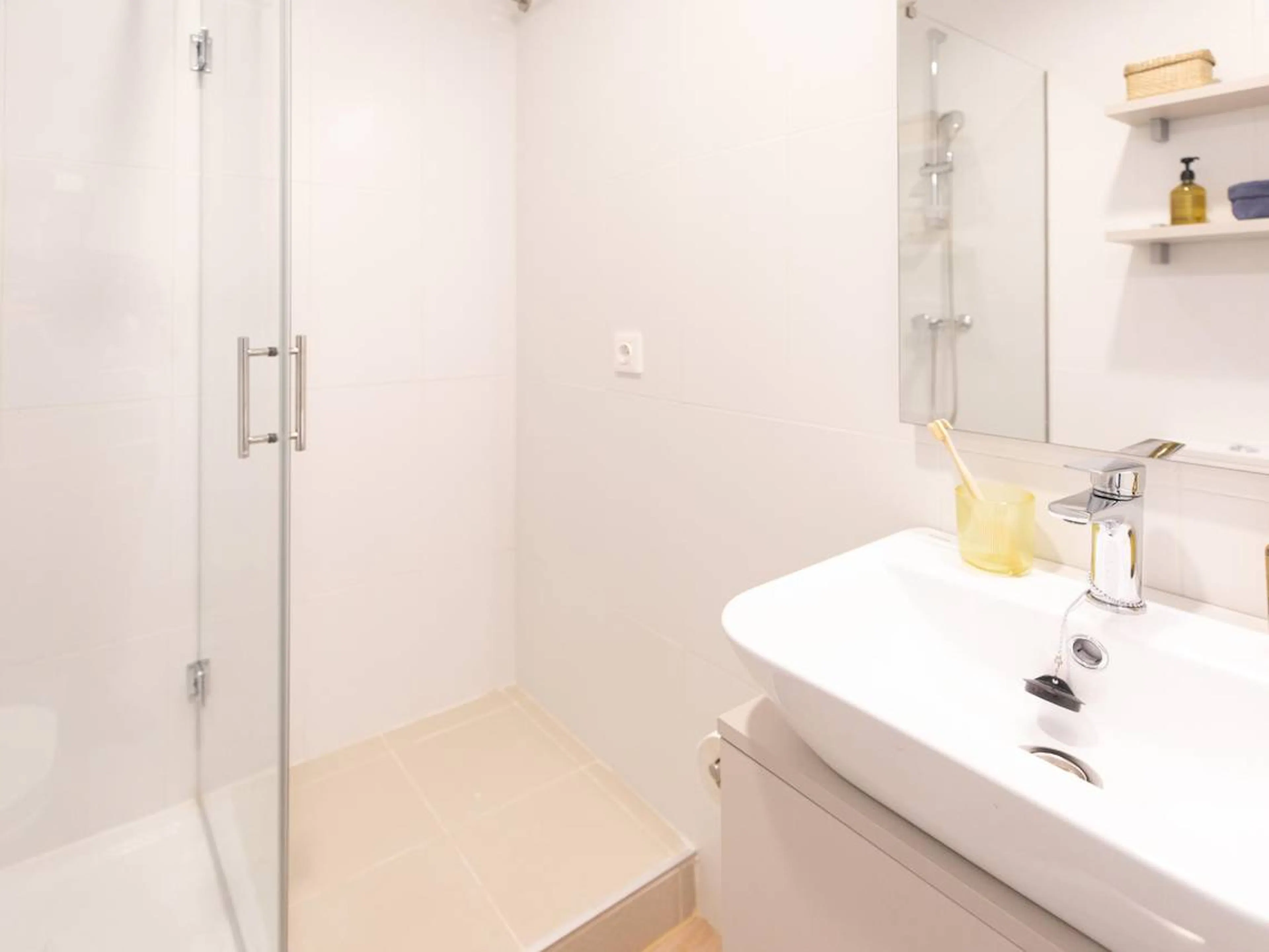 Single Basic With Kitchen BATHROOM 2