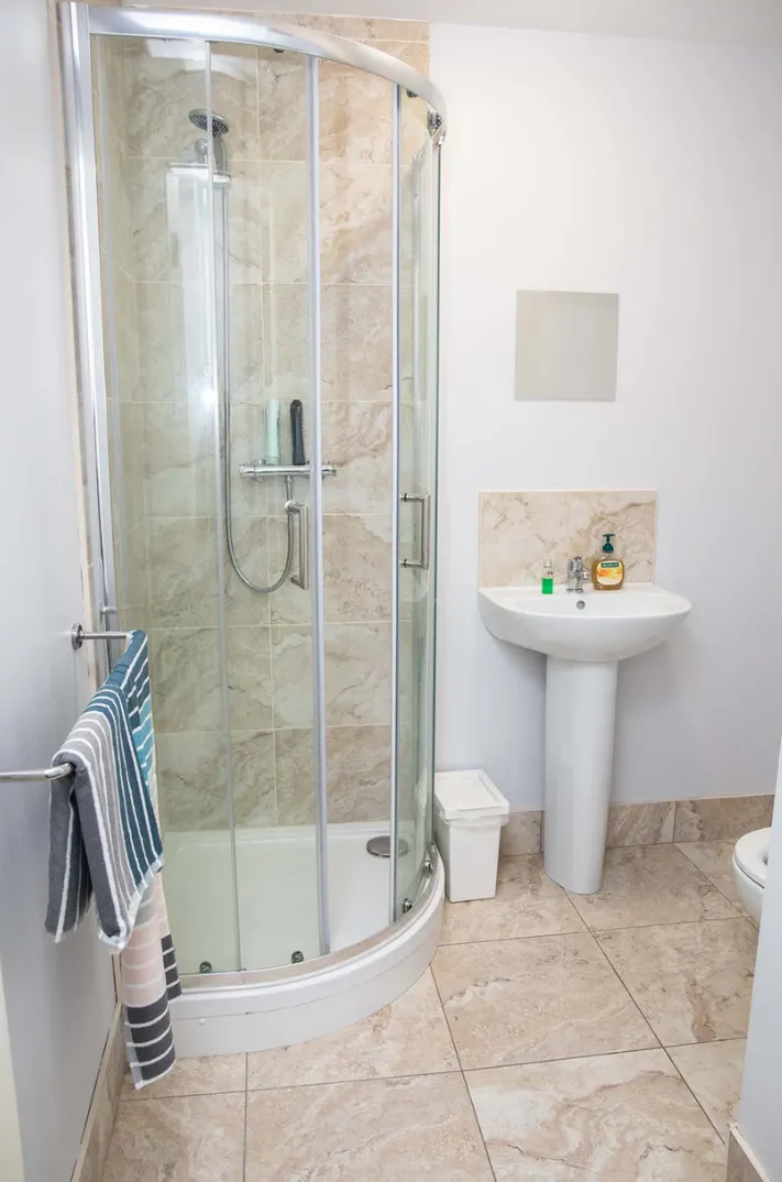 Single En-Suite BATHROOM 1