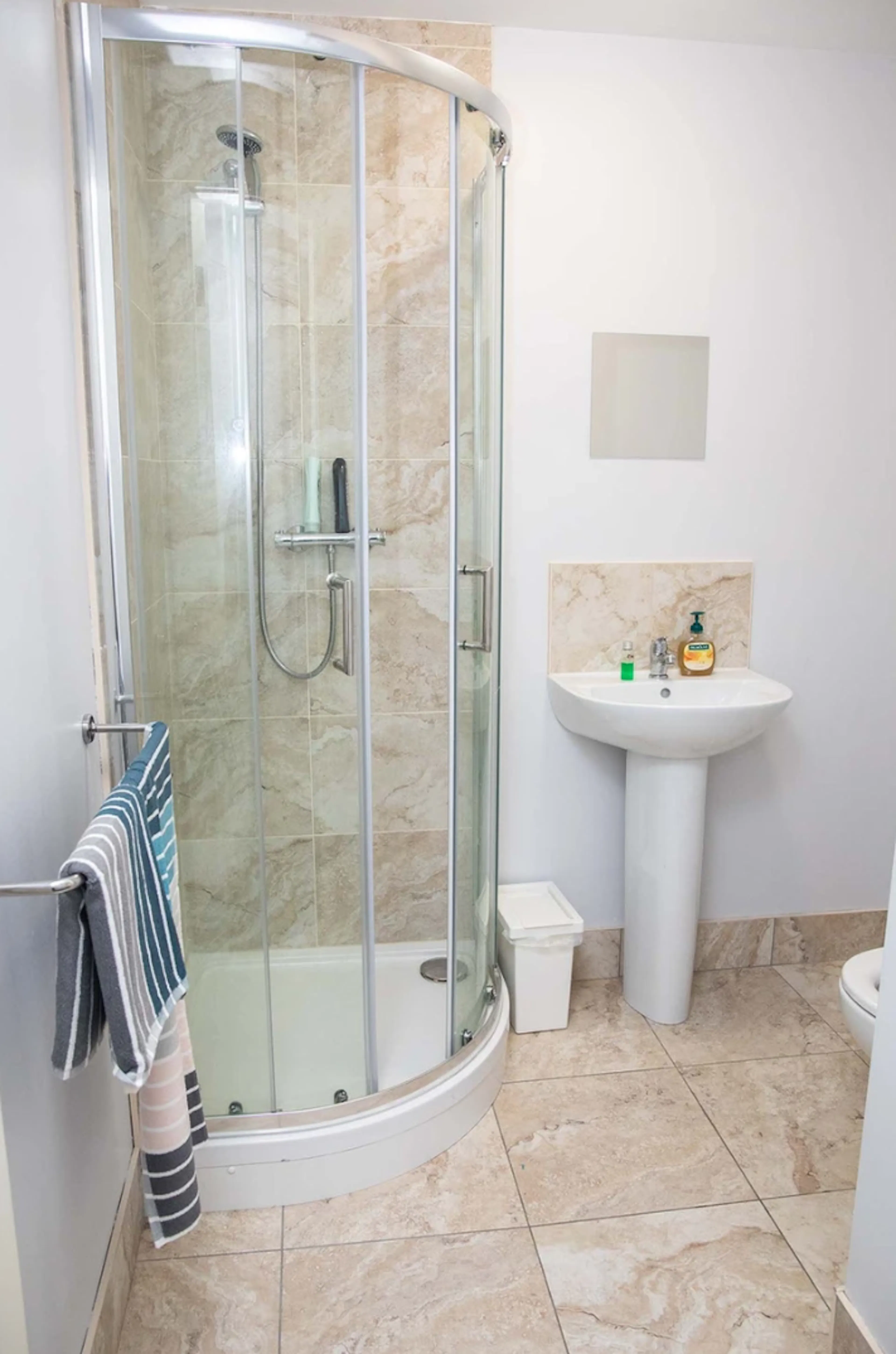 Single En-Suite BATHROOM 1