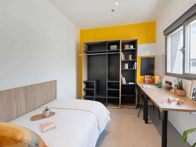 Single With Kitchen room image 2