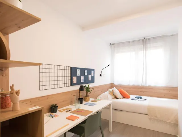 Single with kitchen room image 1