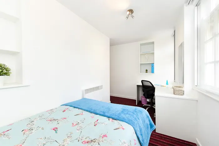 newarke-street-leicester-Six Bed Bronze