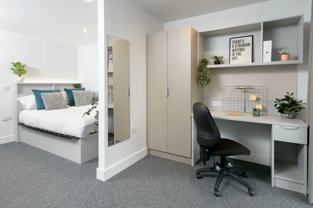 true Studio room image 2