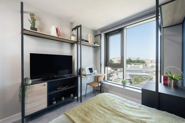 Skyline Ensuite room image 2