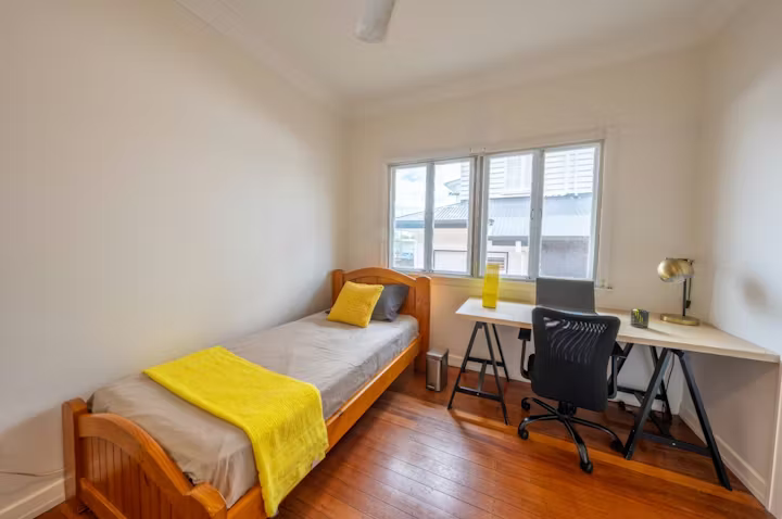 55-fleming-rd-herston-brisbane-Sleek Single Room-1