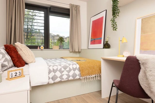 burnet-point-edinburgh-Ensuite Small Standard Double