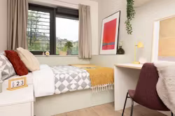 burnet-point-edinburgh-Ensuite Small High Double