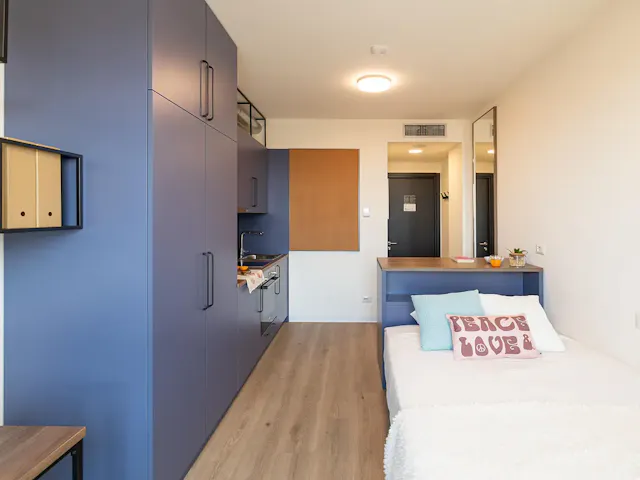 Smart Studio High room image 2