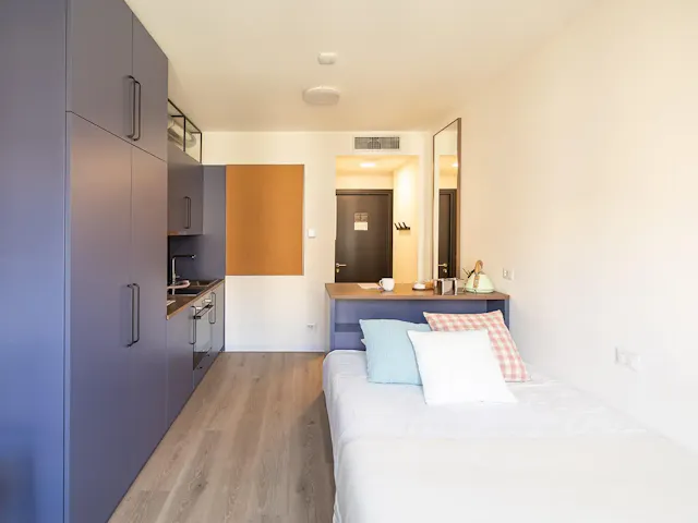 Smart Studio High room image 3