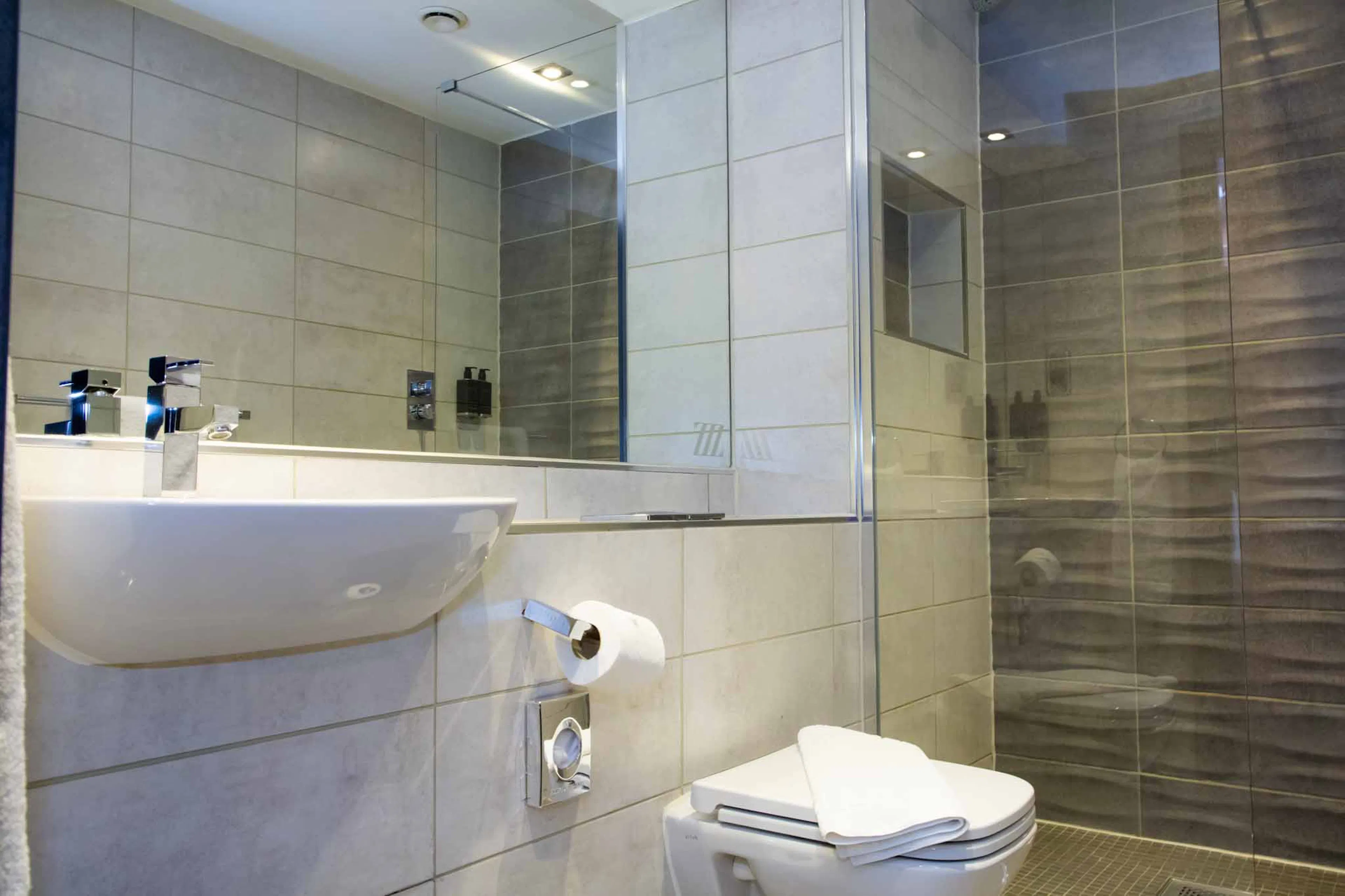 Smart Studio BATHROOM 1