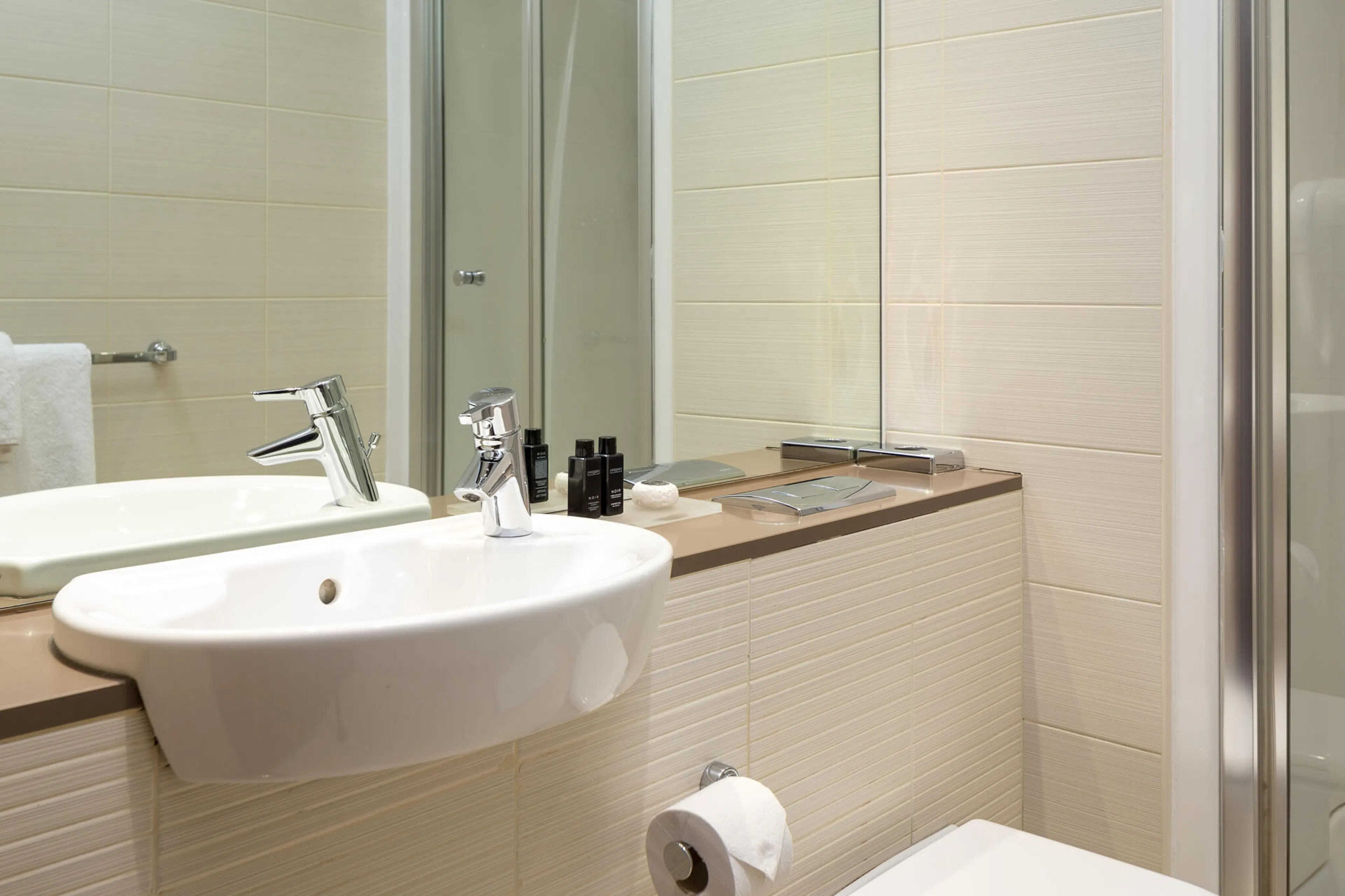 Smart Studio BATHROOM 2