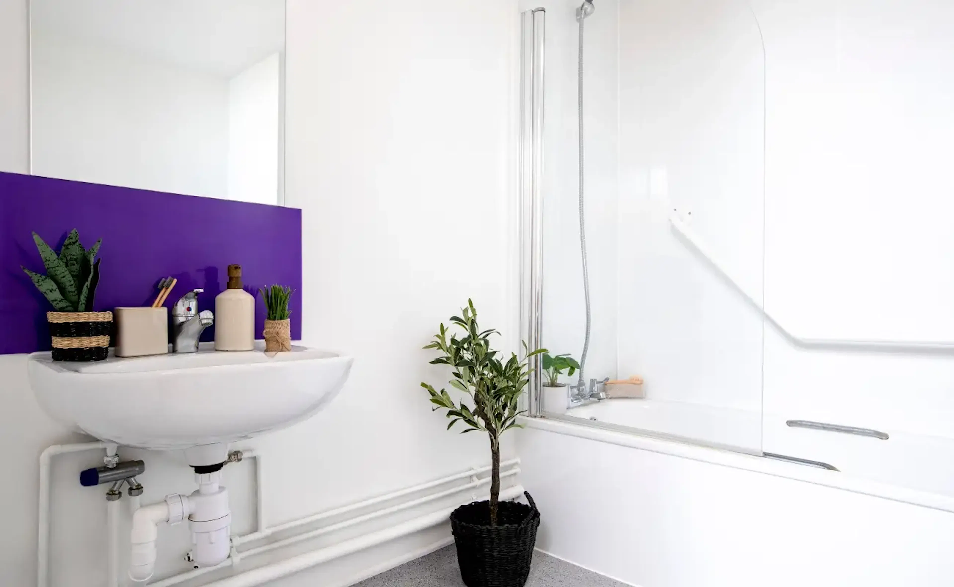 Accessible Studio, Premium Range 1 BATHROOM 3