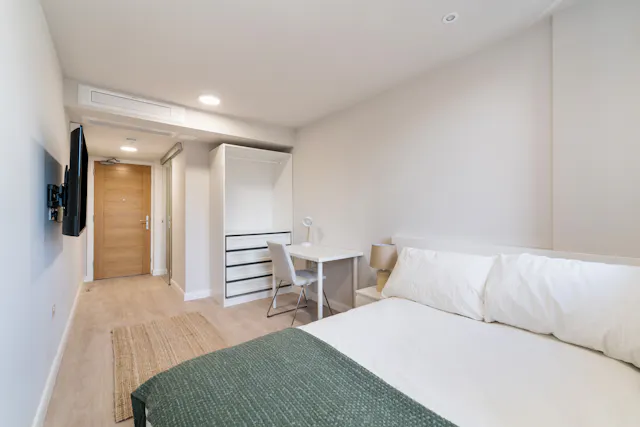 Classic En-suite room image 2