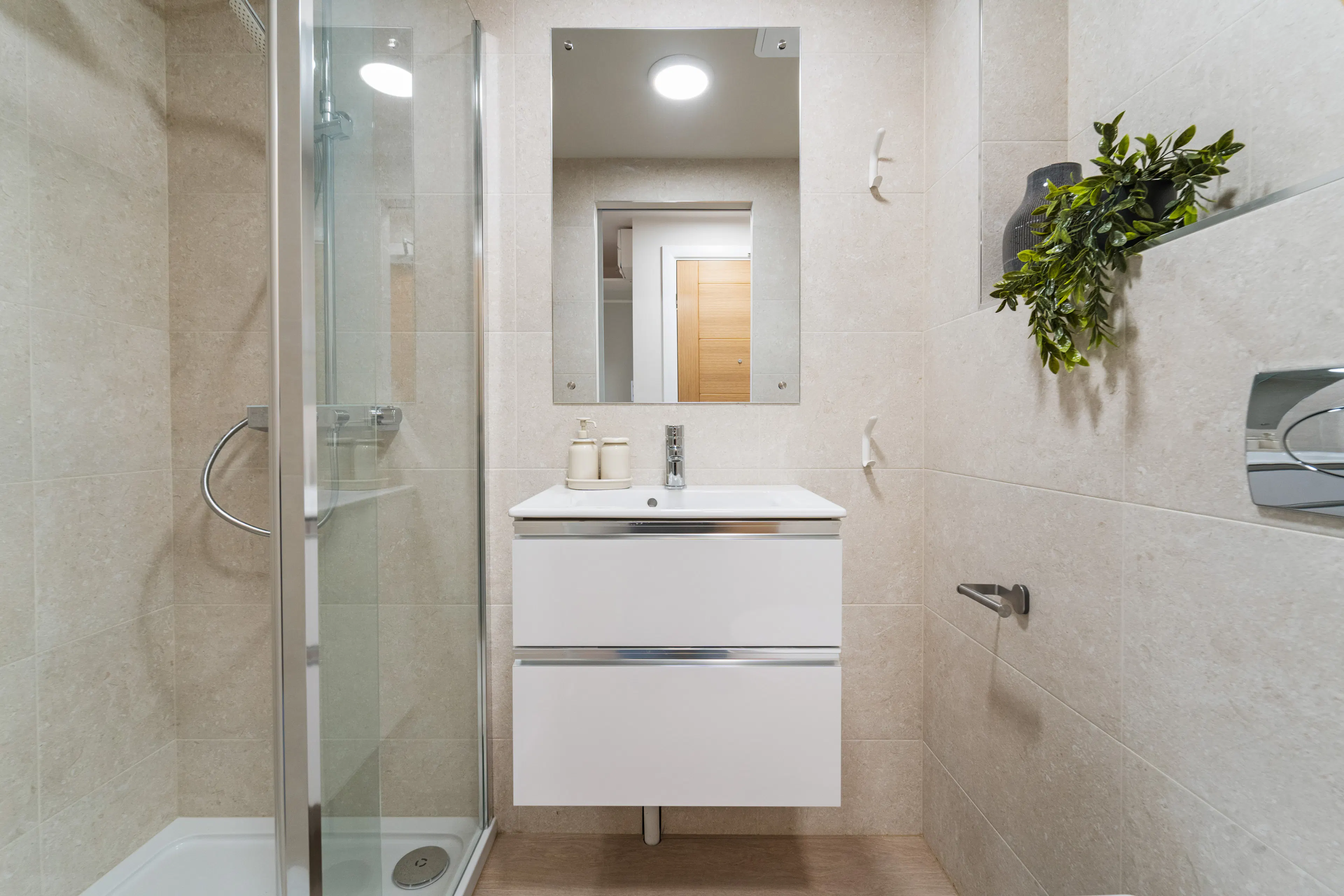 Premium En-suite BATHROOM 3