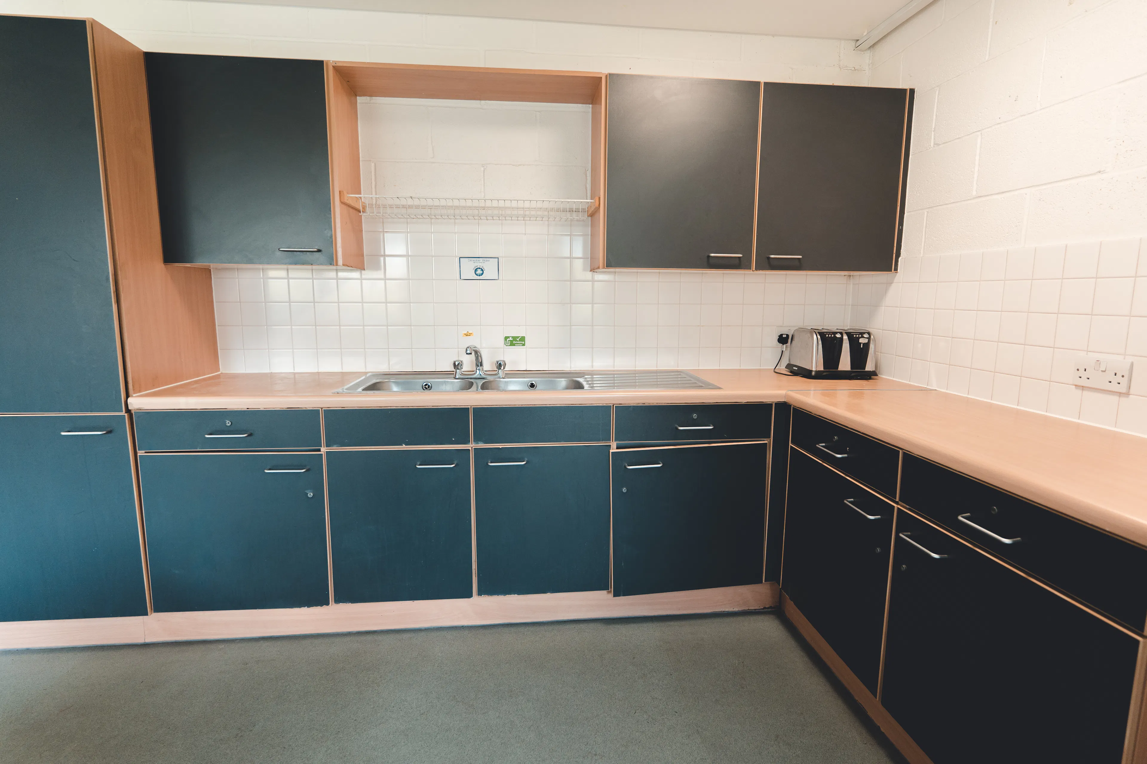 Single Room KITCHEN 3