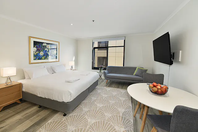 Apartment 706 room image 1
