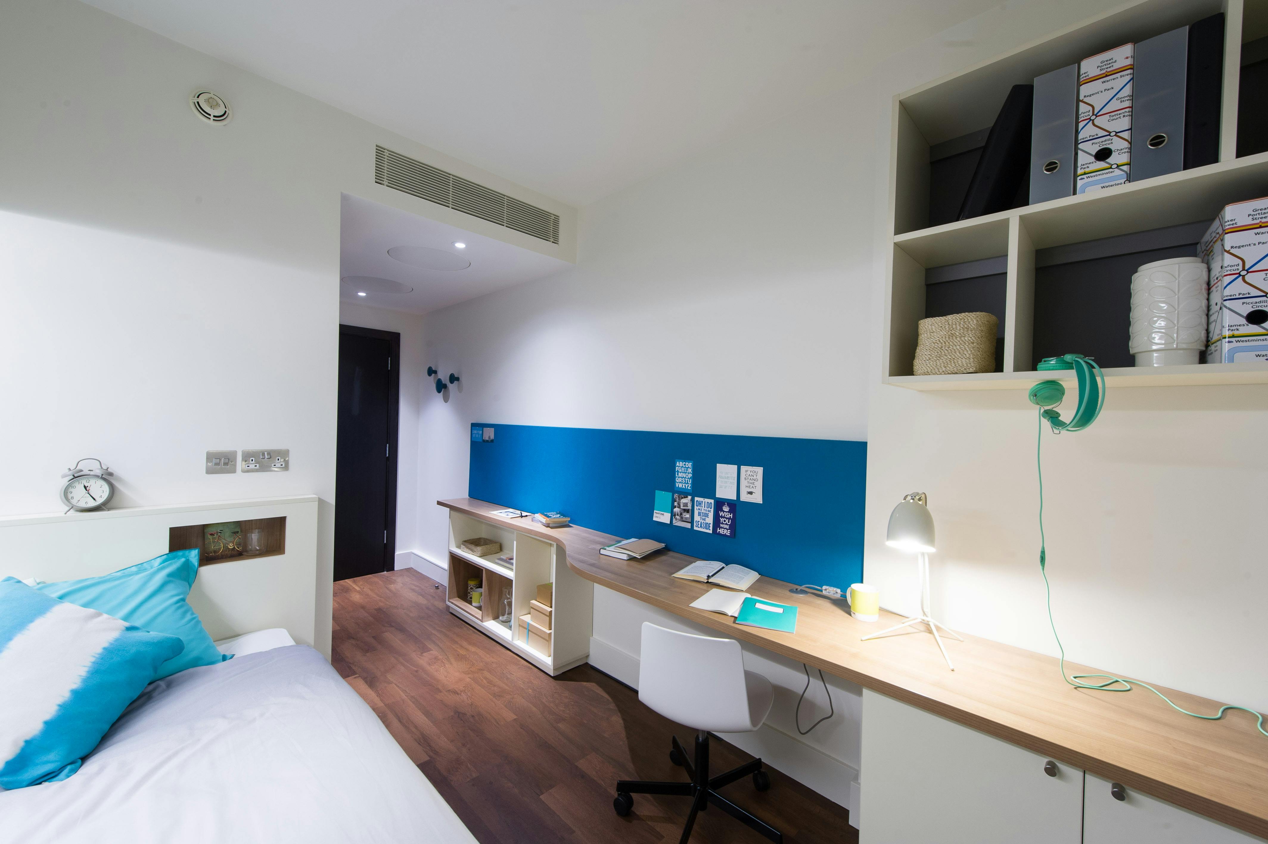 Bronze En Suite