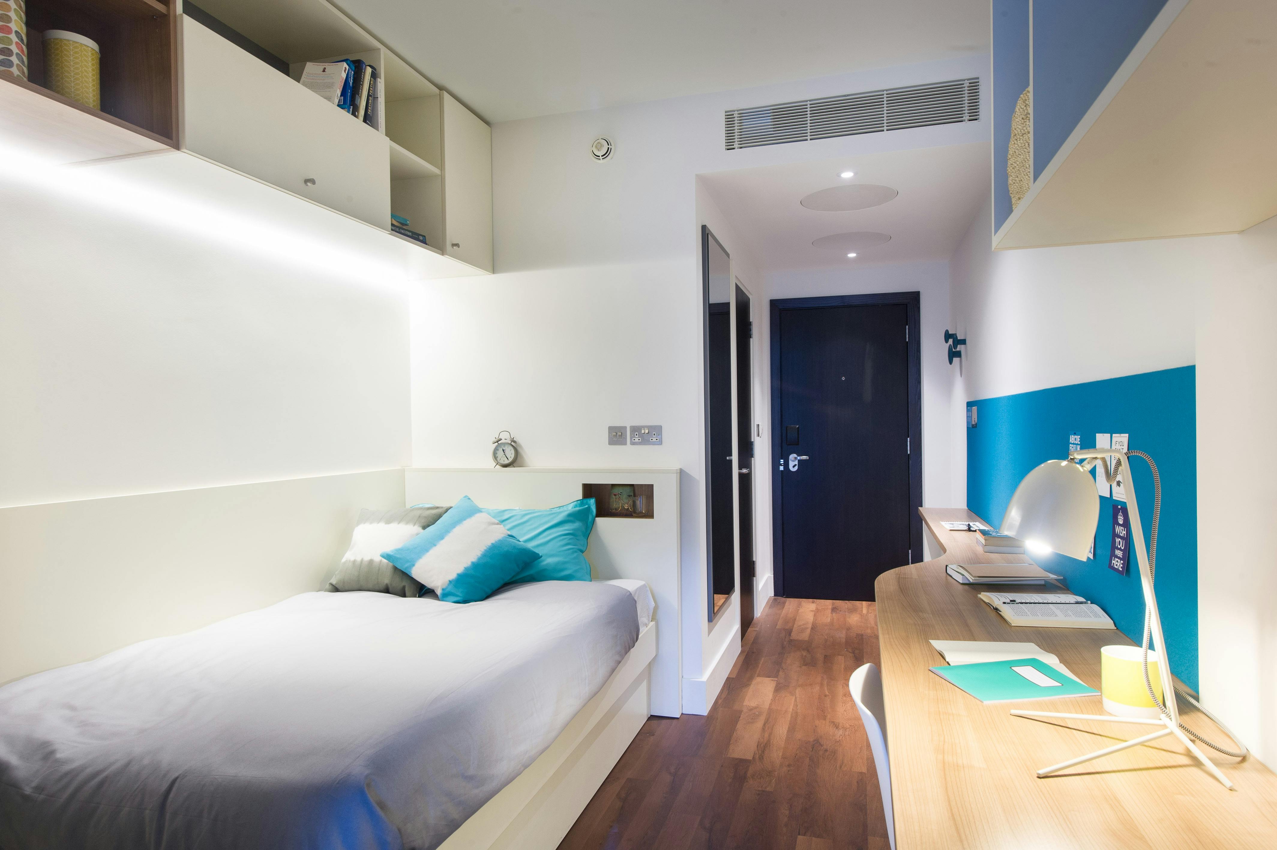 Bronze En Suite