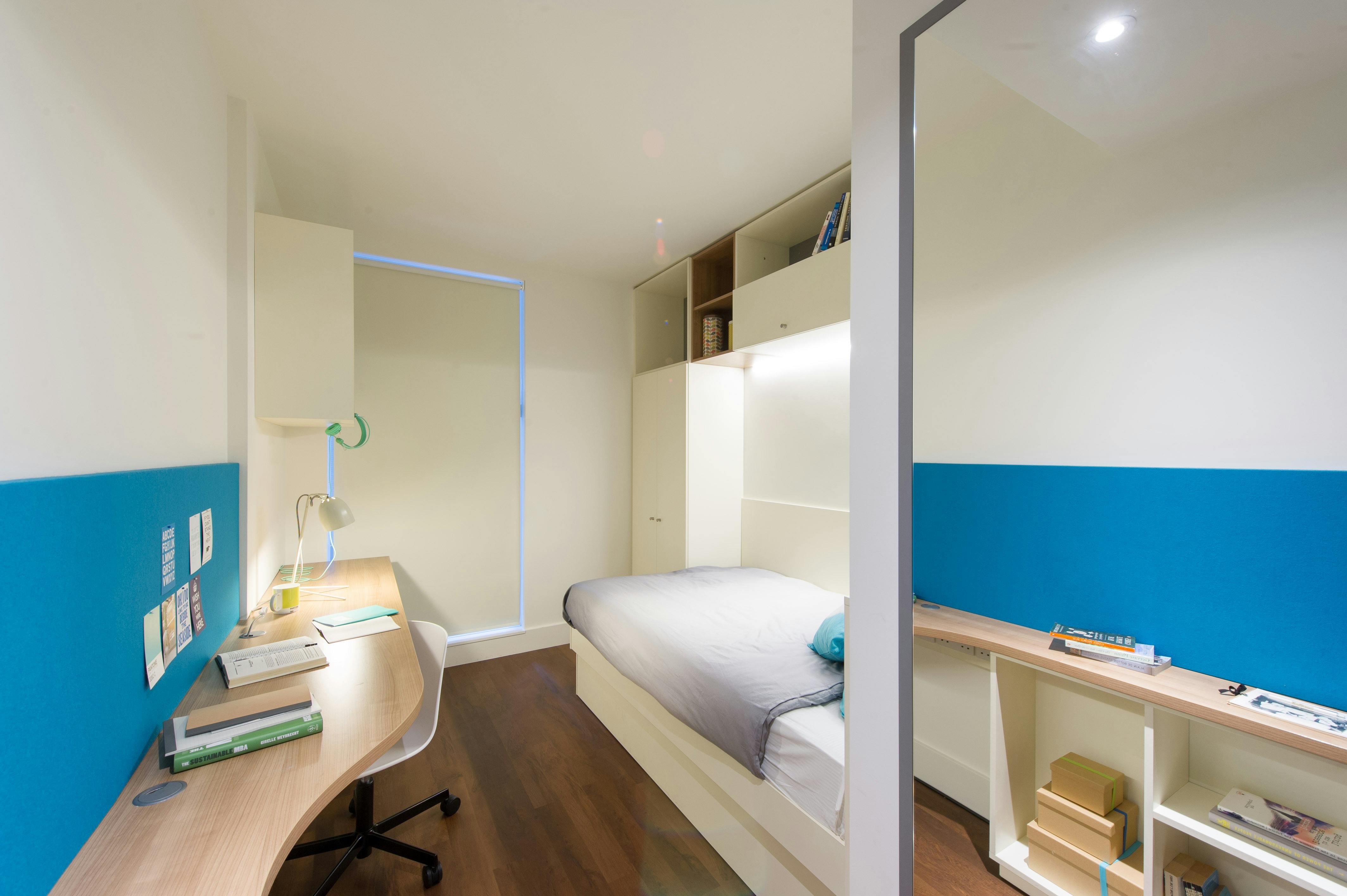 Bronze En Suite