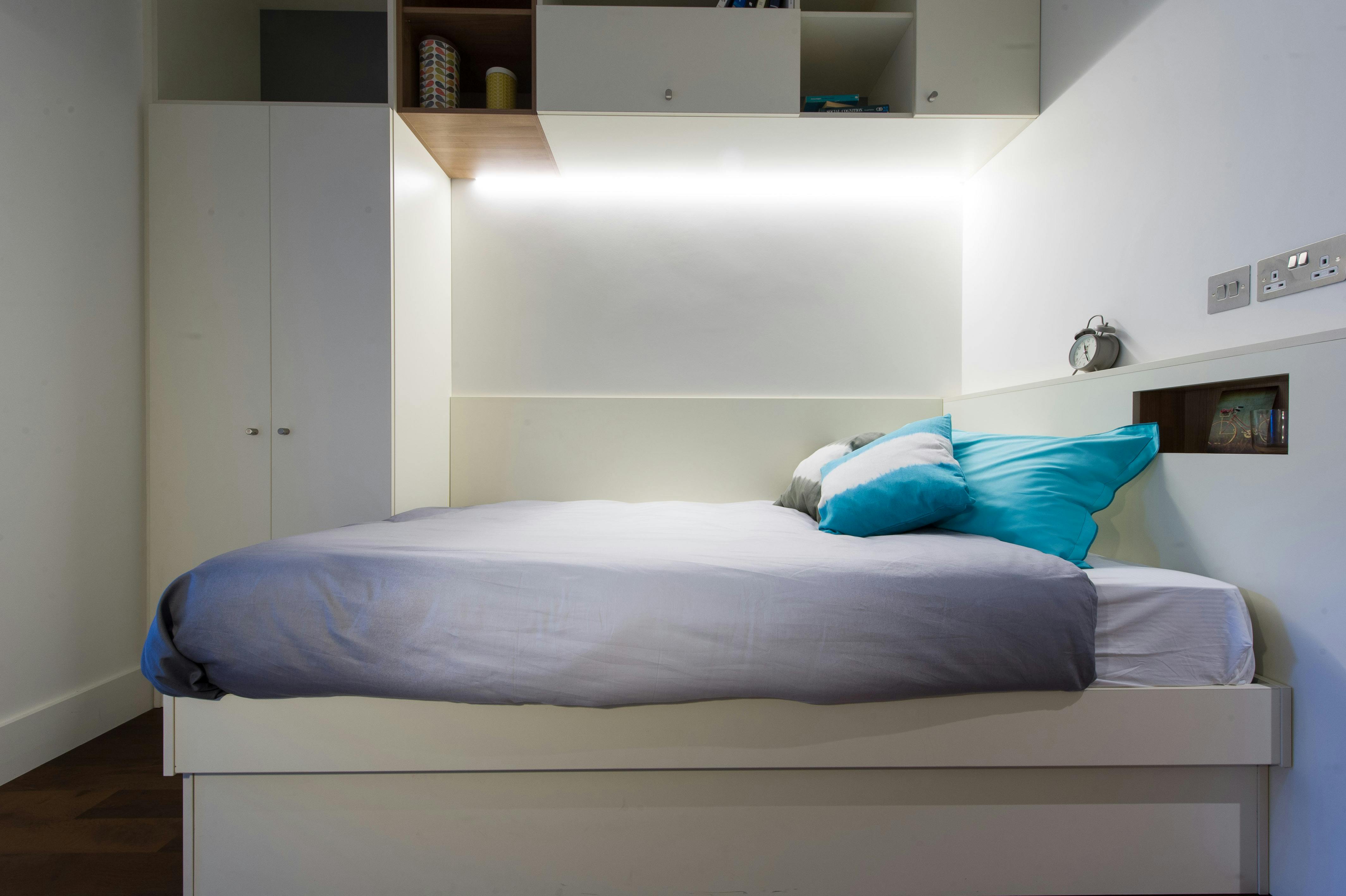 Bronze En Suite