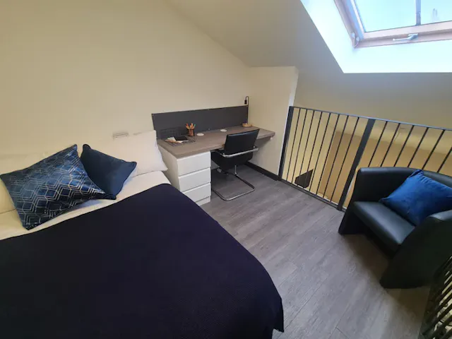 Studio Platinum - Top Floor room image 1