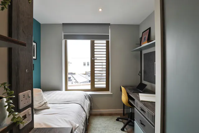 Premium Bigger 4 Bed Apartment room image 2