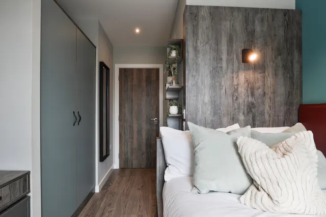 Premium Bigger 4 Bed Apartment room image 1