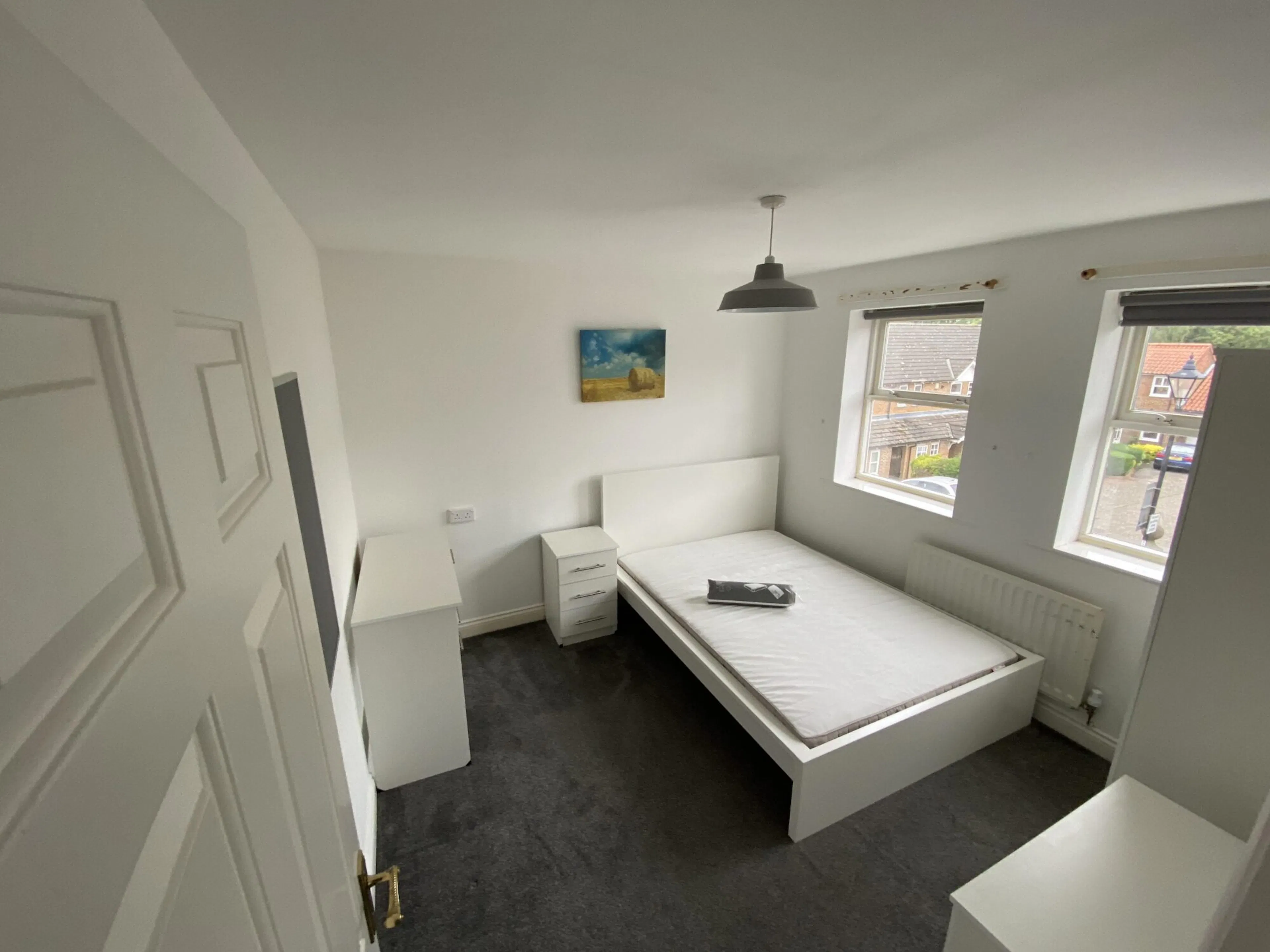 5 Bedroom Apartment ROOM 1