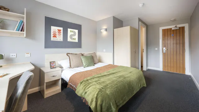 Premium Ensuite room image 1