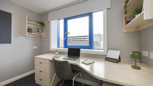 Premium Ensuite room image 3
