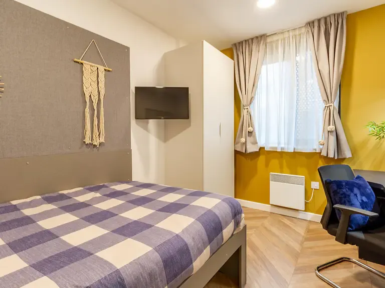 Standard - 2 Bed Flat