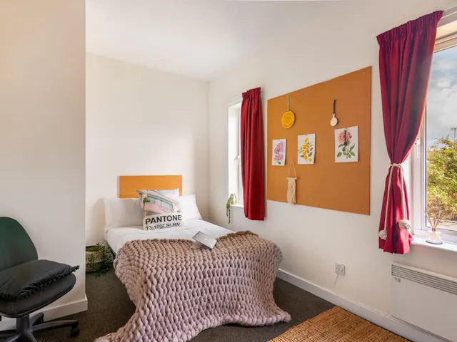 4 bed Shared House Standard room image 1