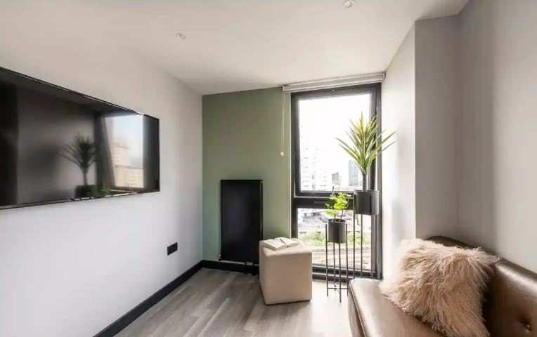 Standard 5 Bed Apartment