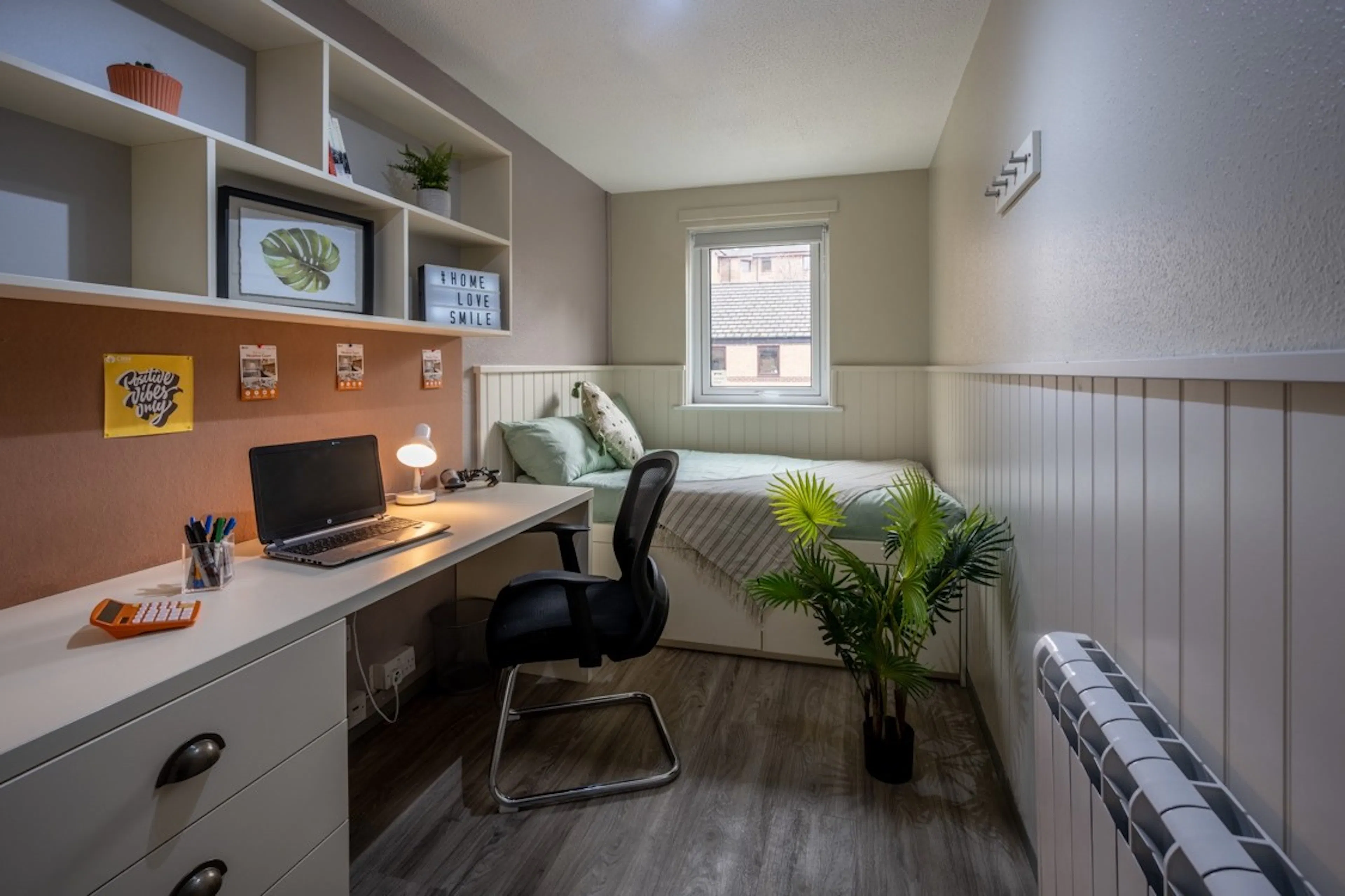 Standard 6 Bed Townhouse ROOM 3