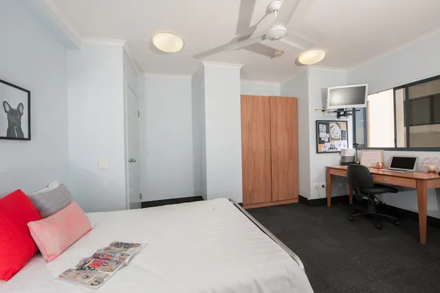 Standard Corner Deluxe room image 2