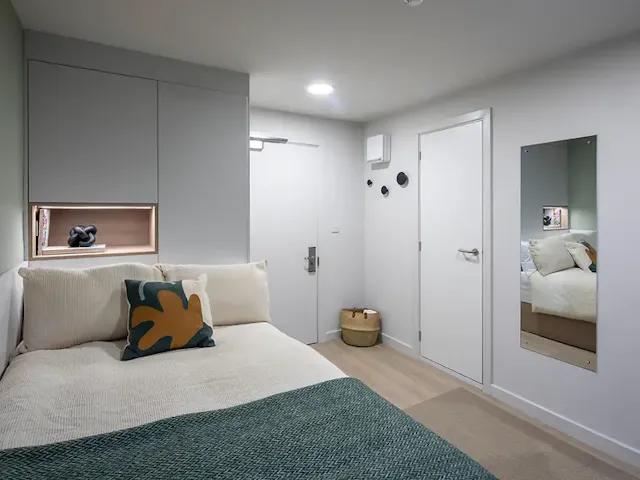 Standard En-Suite room image 1