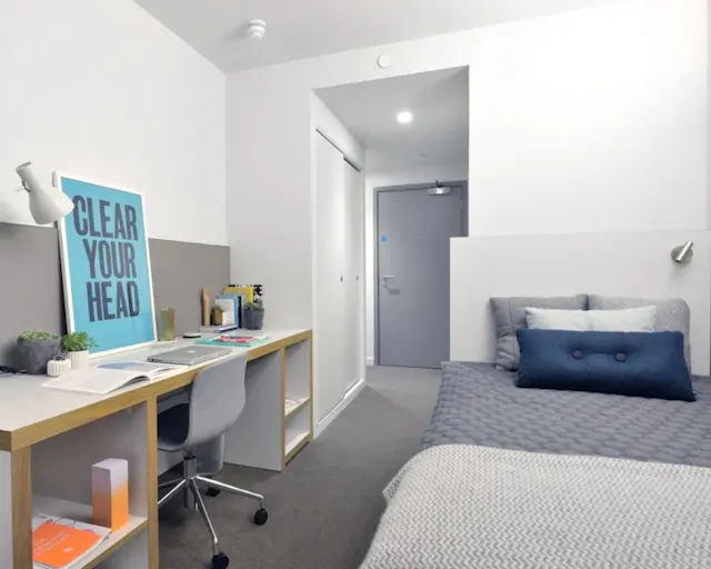 Standard En-Suite room image 1
