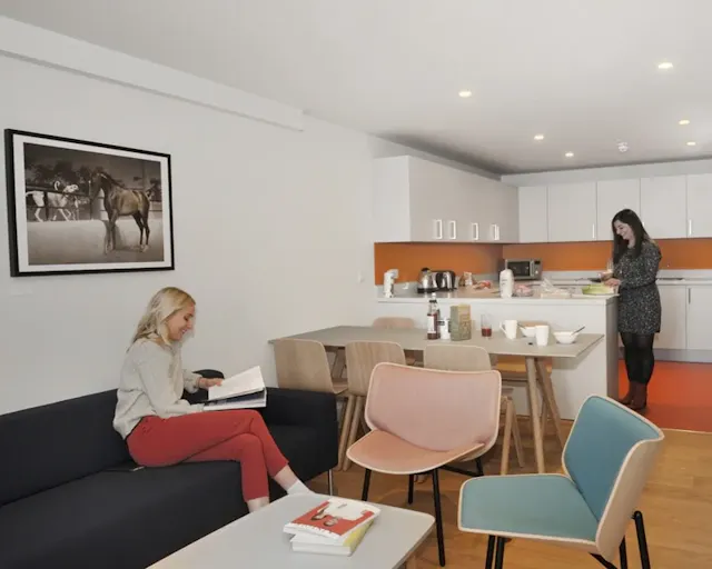 Standard En-Suite room image 4