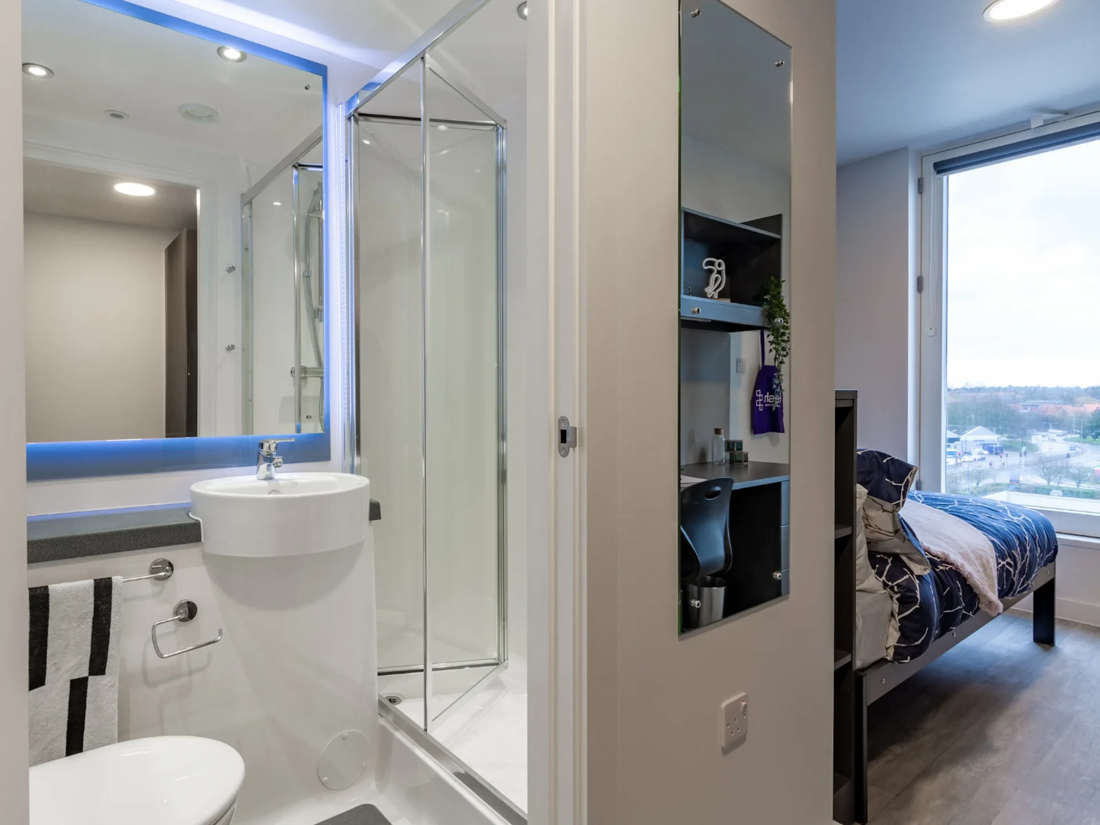 Standard En Suite BATHROOM 2