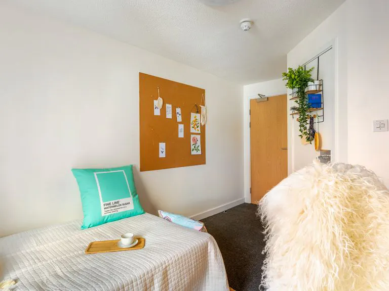 Standard ROOM 4
