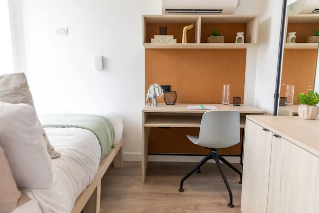 Standard Ensuite, Floors 11-16 room image 2